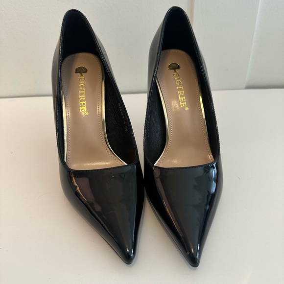 Big Tree S38. Black heels 4” heel - Picture 3 of 3